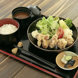 手作り唐揚げ定食