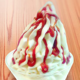 クレミアサンデーのキャラメルソースがけ