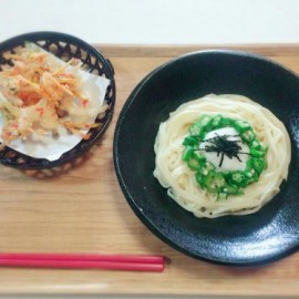 稲庭風うどんのオクラ&とろろのせ(かき揚げ付き)