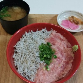 ねぎとろしらす丼