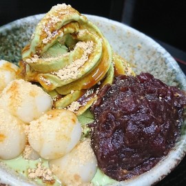たっぷり白玉の抹茶ソフトの黒蜜きなこ